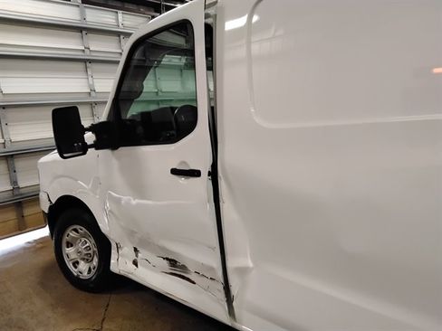 Used 2019 Nissan NV 2500 SV image 17
