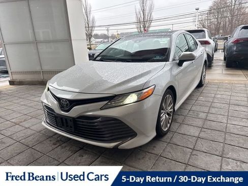 Used 2018 Toyota Camry XLE image 19