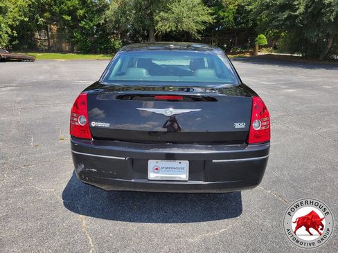 Used 2009 Chrysler 300 Touring RWD image 4