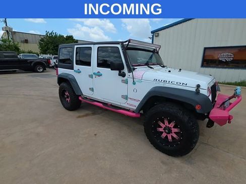 Used 2015 Jeep Wrangler Unlimited Rubicon w/ Connectivity Group AWD/4WD image 5
