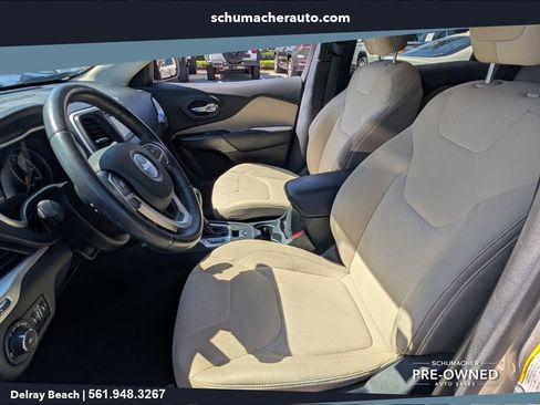 Used 2015 Jeep Cherokee Latitude AWD/4WD image 10
