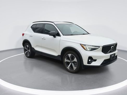 Certified 2023 Volvo XC40 B5 Ultimate w/ Climate Package image 1