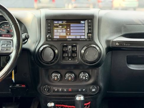 Used 2017 Jeep Wrangler Unlimited Rubicon AWD/4WD image 19