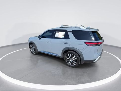 Used 2024 Nissan Pathfinder Platinum FWD image 6