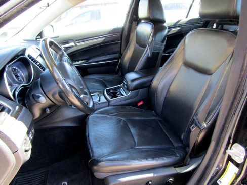 Used 2016 Chrysler 300 C RWD image 13