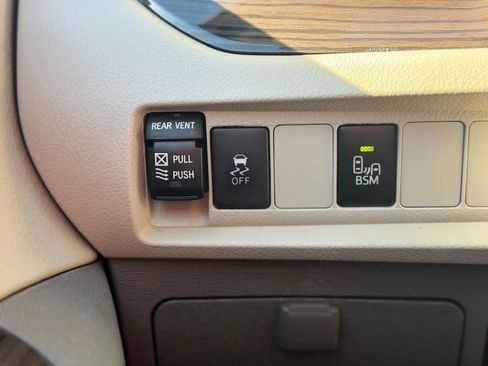 Used 2017 Toyota Sienna XLE image 20