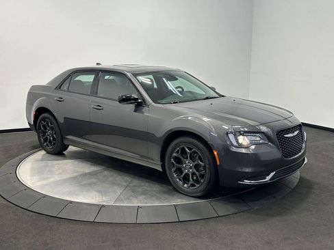 Used 2019 Chrysler 300 Touring w/ Sport Appearance Package AWD/4WD image 2