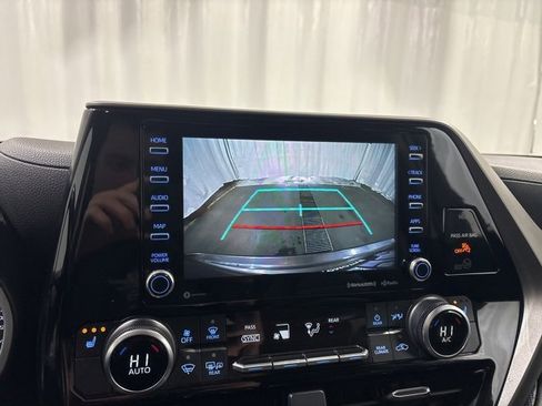 Used 2021 Toyota Highlander XLE image 20