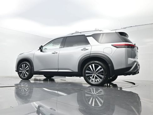 Used 2024 Nissan Pathfinder Platinum w/ Cargo Package AWD/4WD image 22