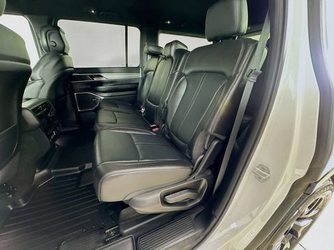 Certified 2025 Jeep Wagoneer 4WD image 23