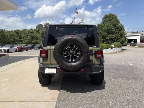 Used 2025 Jeep Wrangler Sport AWD/4WD image 7