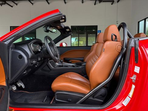 Used 2015 Dodge Challenger SRT Hellcat image 31