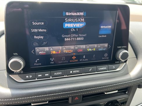 Used 2023 Nissan Rogue SV FWD image 6