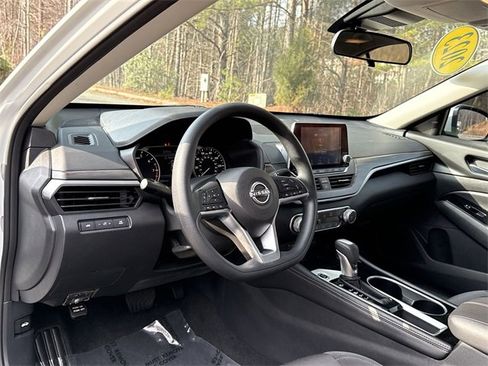 Used 2023 Nissan Altima 2.5 SV image 11