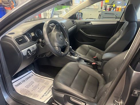 Used 2012 Volkswagen Jetta TDI FWD image 6