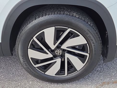 Used 2025 Volkswagen Atlas SE AWD/4WD image 7