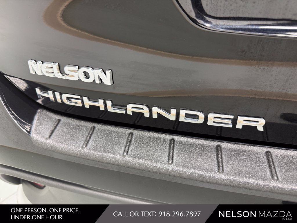 Used 2024 Toyota Highlander XSE FWD image 16