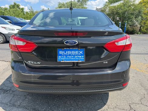 Used 2014 Ford Focus SE w/ SE Winter Package FWD image 5