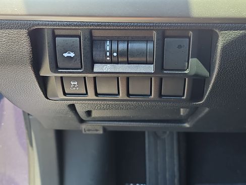 Used 2018 Subaru Legacy 2.5i AWD/4WD image 26