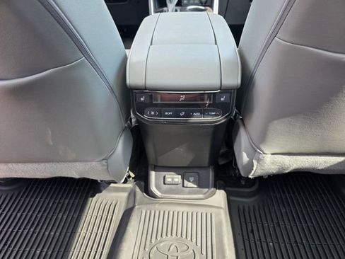 Used 2023 Toyota Highlander Platinum AWD/4WD image 18