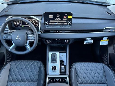 New 2025 Mitsubishi Outlander 4WD Plug-In Hybrid image 13