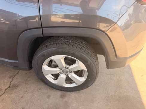 Used 2018 Jeep Compass Latitude w/ Popular Equipment Group AWD/4WD image 9