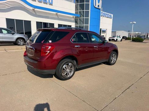 Used 2017 Chevrolet Equinox Premier w/ Enhanced Convenience Package FWD image 2