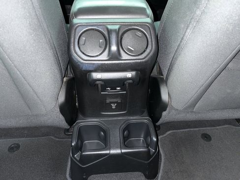 Used 2020 Jeep Wrangler Unlimited Sahara image 20