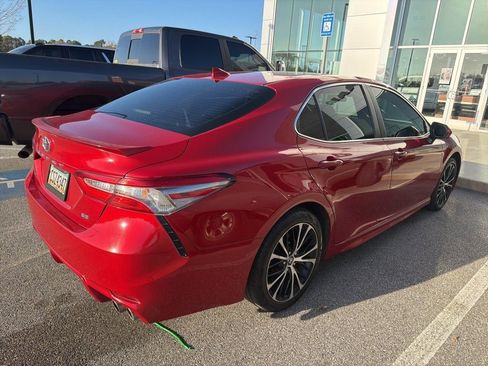 Used 2019 Toyota Camry SE image 11