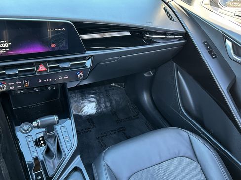 Certified 2023 Kia Niro EX image 15