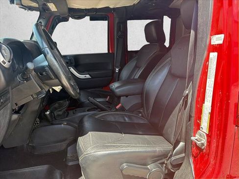 Used 2013 Jeep Wrangler Unlimited Rubicon w/ Connectivity Group AWD/4WD image 11