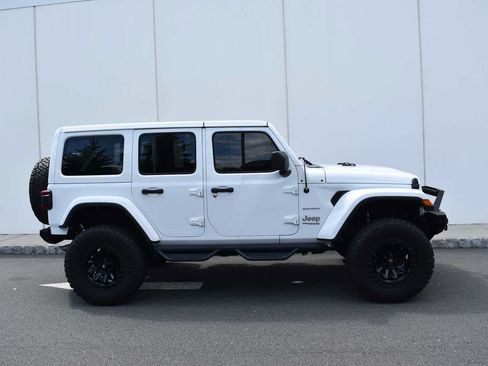 Used 2022 Jeep Wrangler Unlimited Sahara w/ Cold Weather Group AWD/4WD image 4