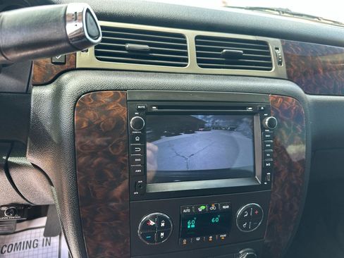 Used 2010 GMC Yukon Denali AWD/4WD image 13