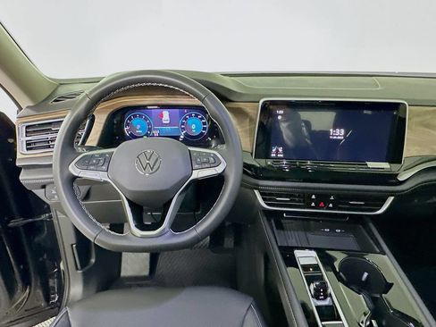 Used 2026 Volkswagen Atlas SE w/ Panoramic Sunroof Package FWD image 19