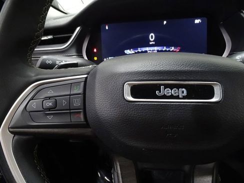 Used 2023 Jeep Grand Cherokee L Limited image 28