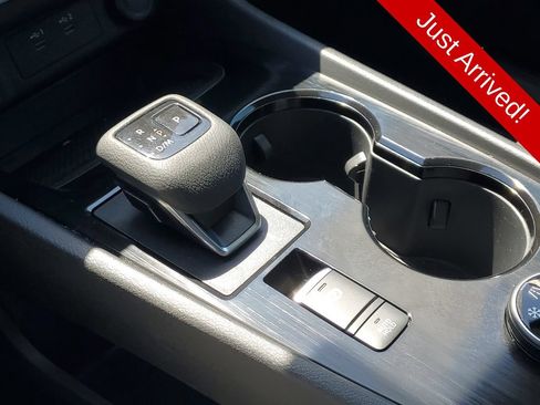 Used 2025 Nissan Rogue S AWD/4WD image 32