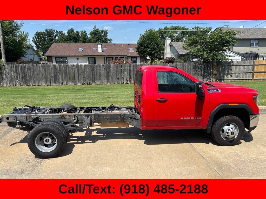 Used 2021 GMC Sierra 3500 4x4 Regular Cab w/ Convenience Package image 9