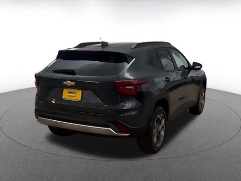 Used 2025 Chevrolet Trax LT FWD image 15
