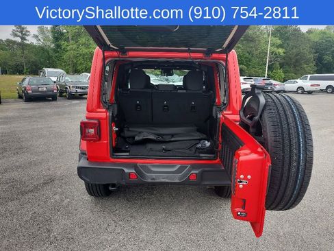 Used 2025 Jeep Wrangler Unlimited Sahara AWD/4WD image 23