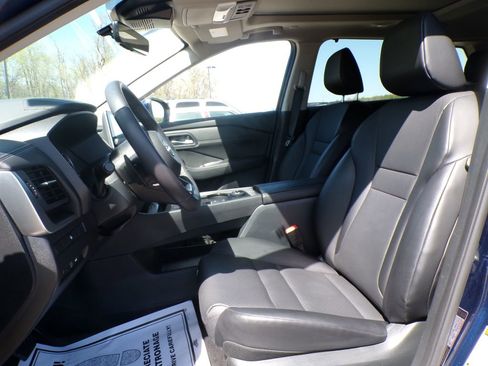 Used 2024 Nissan Rogue SV w/ SV Premium Package AWD/4WD image 17