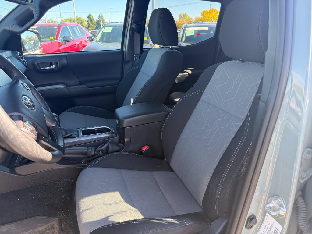 Used 2023 Toyota Tacoma TRD Off-Road w/ Technology Package AWD/4WD image 5