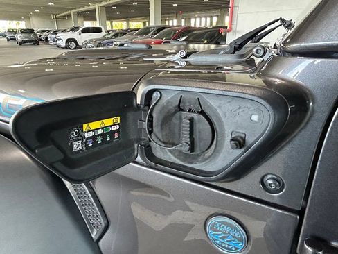 Used 2024 Jeep Wrangler Unlimited Rubicon 4xe AWD/4WD image 32