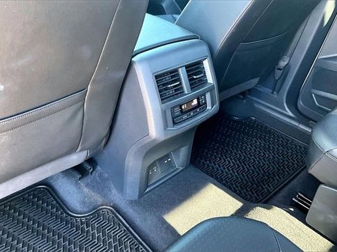 Used 2022 Volkswagen Atlas SE image 25