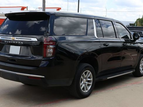 Used 2023 Chevrolet Suburban LT RWD image 5