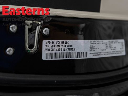 Used 2023 Chrysler Pacifica Touring-L FWD image 37