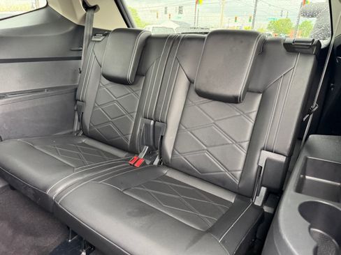 Used 2025 Volkswagen Atlas SE AWD/4WD image 19