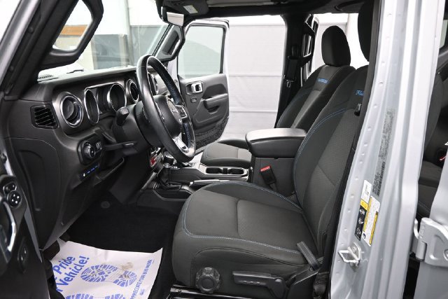 Used 2023 Jeep Wrangler Unlimited Rubicon 4xe w/ Cold Weather Group AWD/4WD image 10