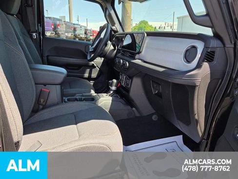 Used 2025 Jeep Wrangler Unlimited Sahara w/ Safety Group AWD/4WD image 19