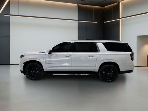 Used 2023 Chevrolet Suburban High Country image 2