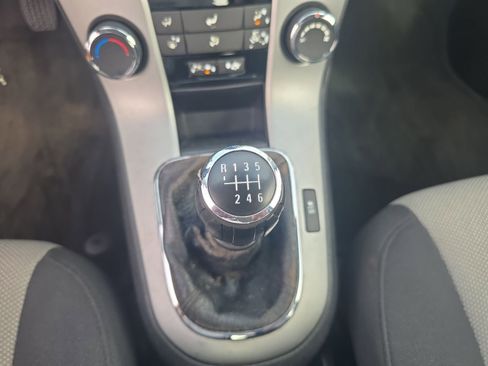Used 2014 Chevrolet Cruze LS image 19